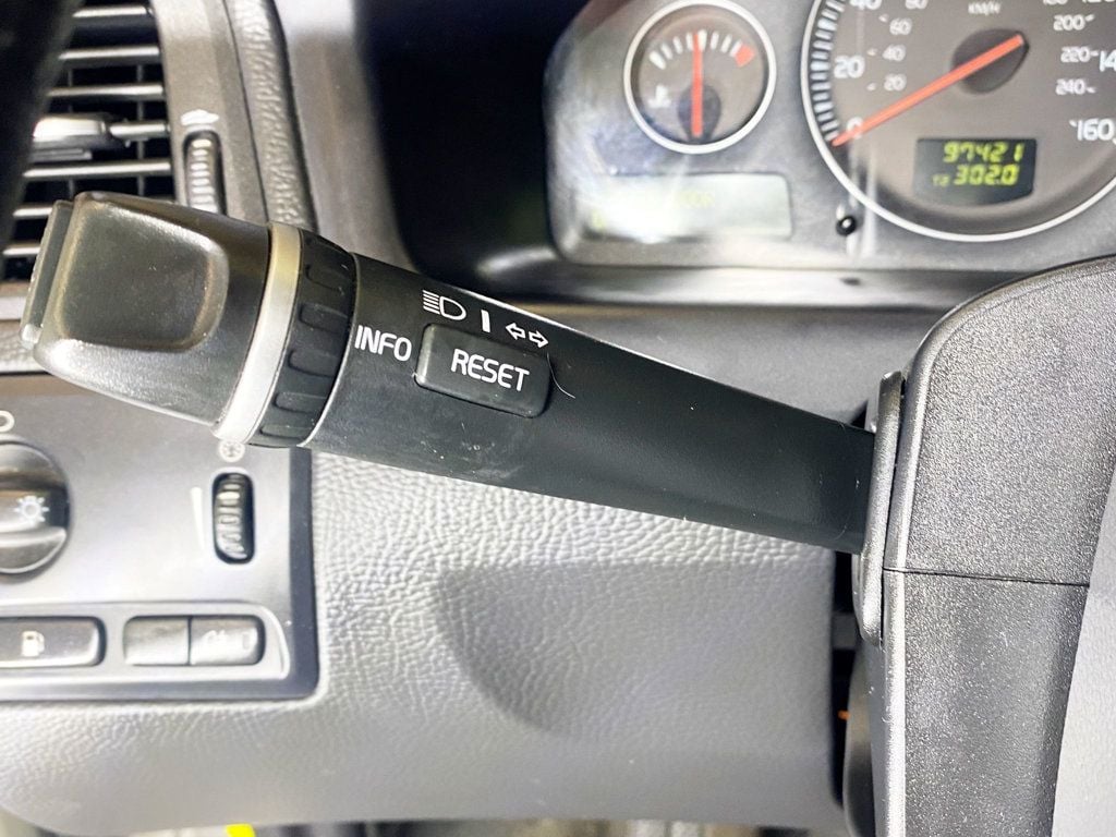 2007 Volvo V70 4dr Wagon 2.4L Automatic FWD w/Snrf - 22892478 - 25