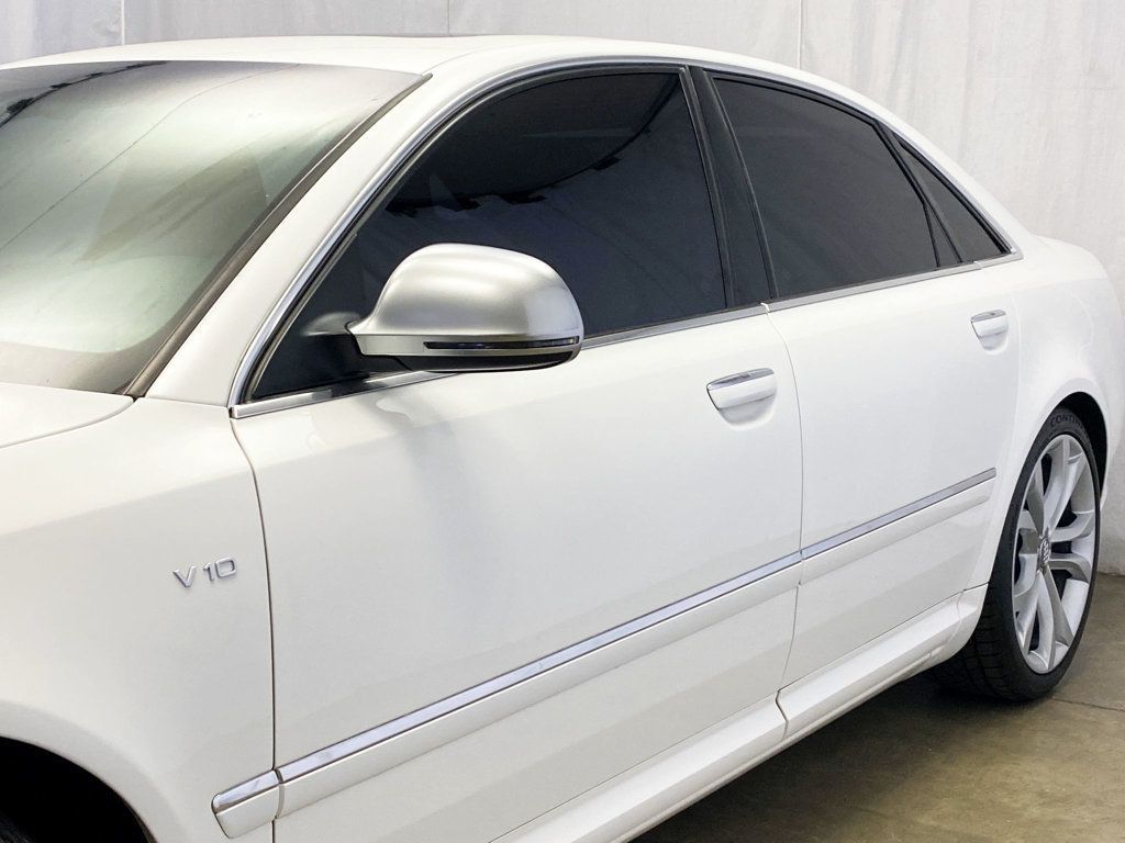 2008 Audi S8 photo 2