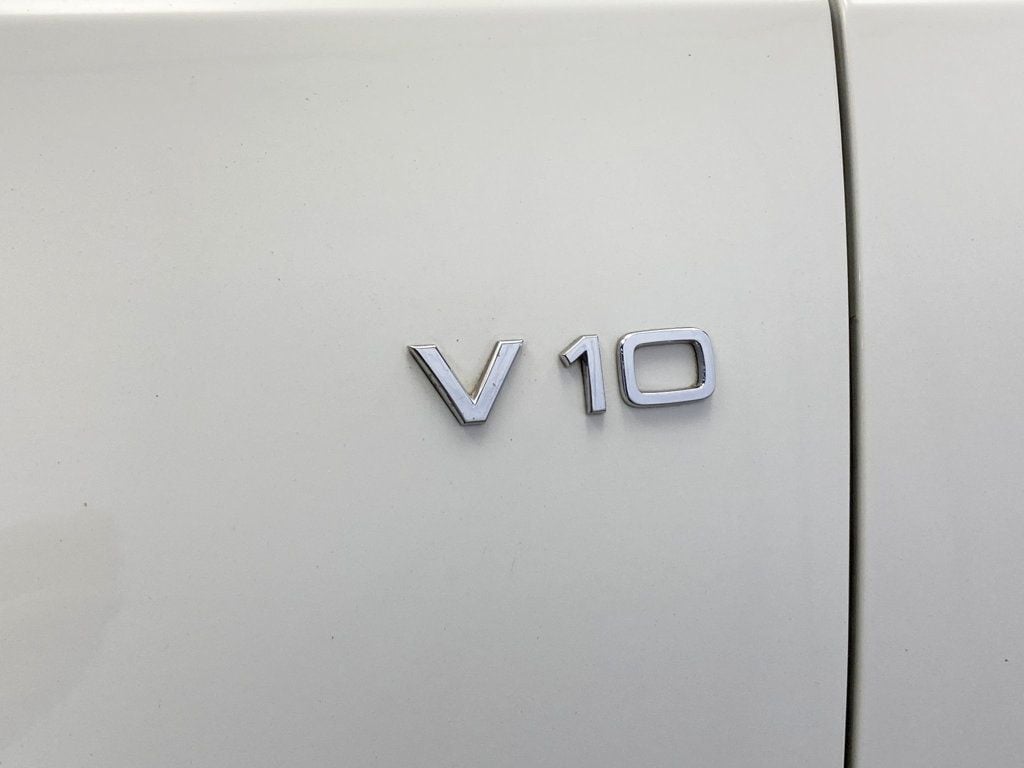 2008 Audi S8 photo 3