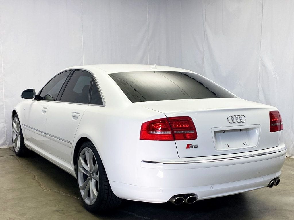 2008 Audi S8 photo 4