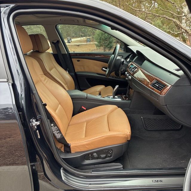 2008 BMW 5 Series 550i - 22979819 - 13