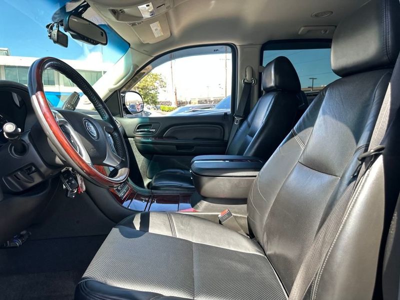 2008 Cadillac Escalade 2WD 4dr - 22932792 - 12