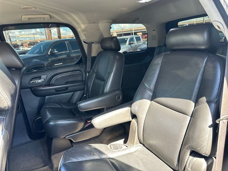 2008 Cadillac Escalade 2WD 4dr - 22932792 - 14