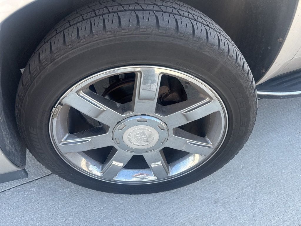 2008 Cadillac Escalade Base photo 2