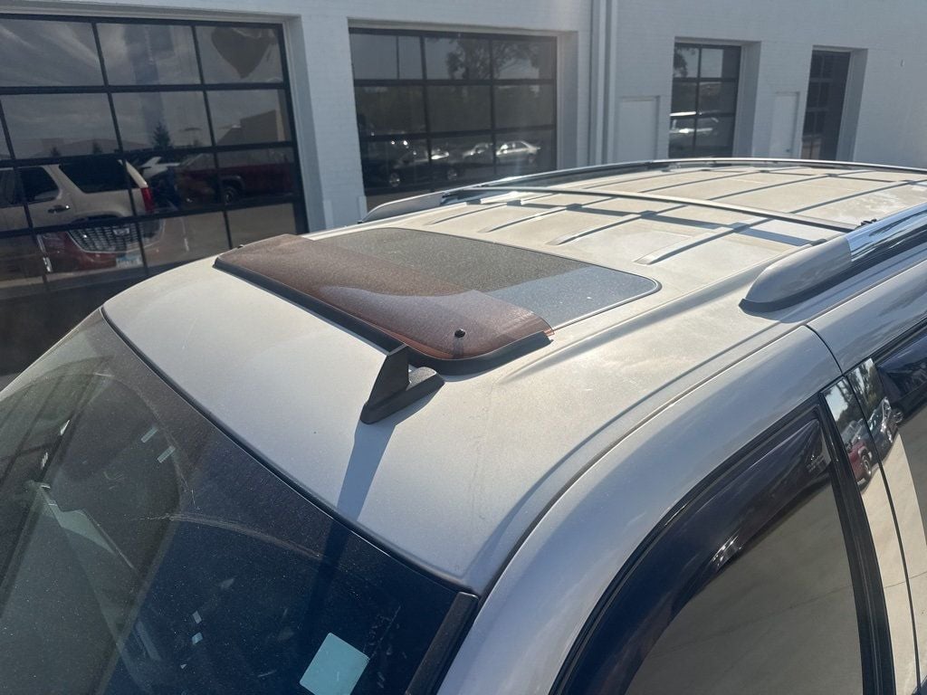 2008 Cadillac Escalade Base photo 3