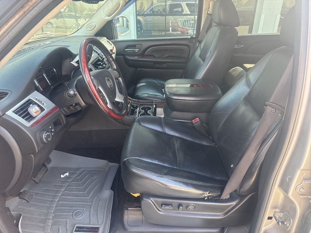 2008 Cadillac Escalade Base photo 4
