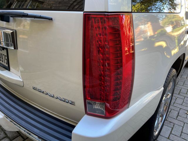 2008 Cadillac Escalade AWD 4dr - 20665414 - 30