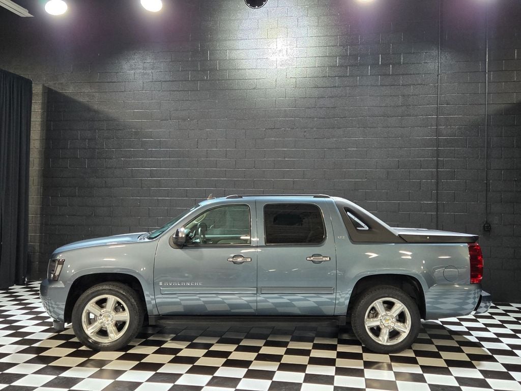 2008 Chevrolet Avalanche 4WD Crew Cab 130" LTZ - 22997379 - 17