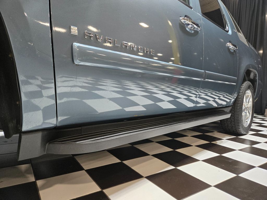 2008 Chevrolet Avalanche 4WD Crew Cab 130" LTZ - 22997379 - 29