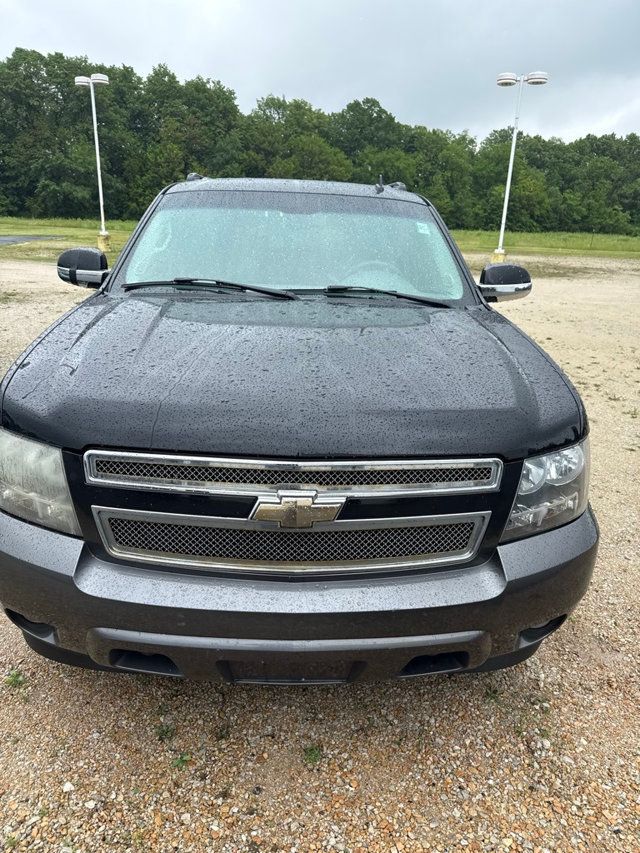 2008 Chevrolet Avalanche LT photo 2