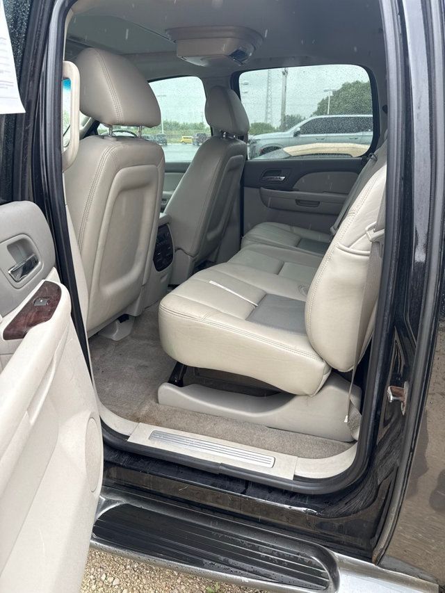 2008 Chevrolet Avalanche LT photo 4