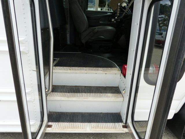 2008 Chevrolet Express Commercial Cutaway 4.8L V8 GAS*3500*SRW*139" WB*"COLLINS" 10 PASSENGER MINI BUS - 22904310 - 17