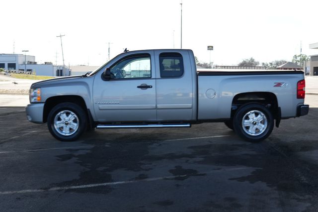 2008 Chevrolet Silverado 1500 4WD Ext Cab 143.5" LT w/2LT - 22987725 - 0