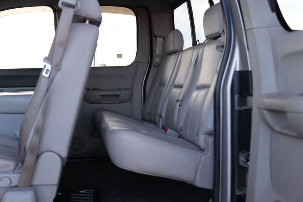 2008 Chevrolet Silverado 1500 4WD Ext Cab 143.5" LT w/2LT - 22987725 - 12