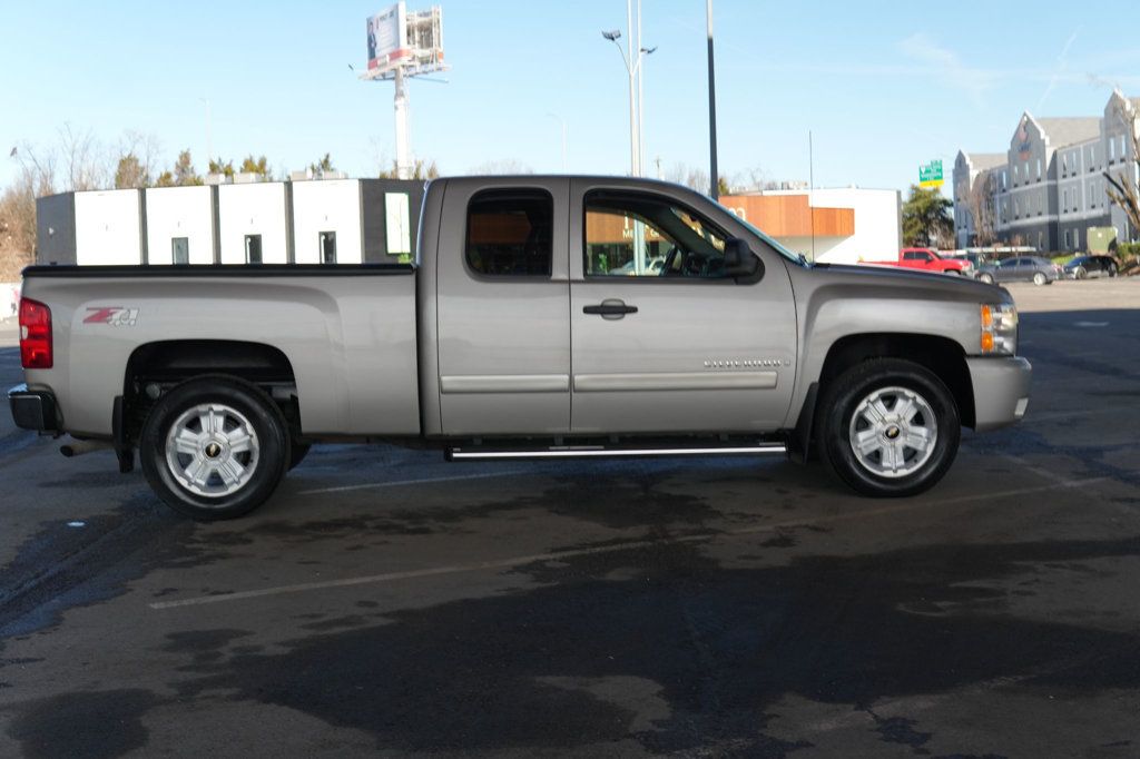 2008 Chevrolet Silverado 1500 4WD Ext Cab 143.5" LT w/2LT - 22987725 - 4
