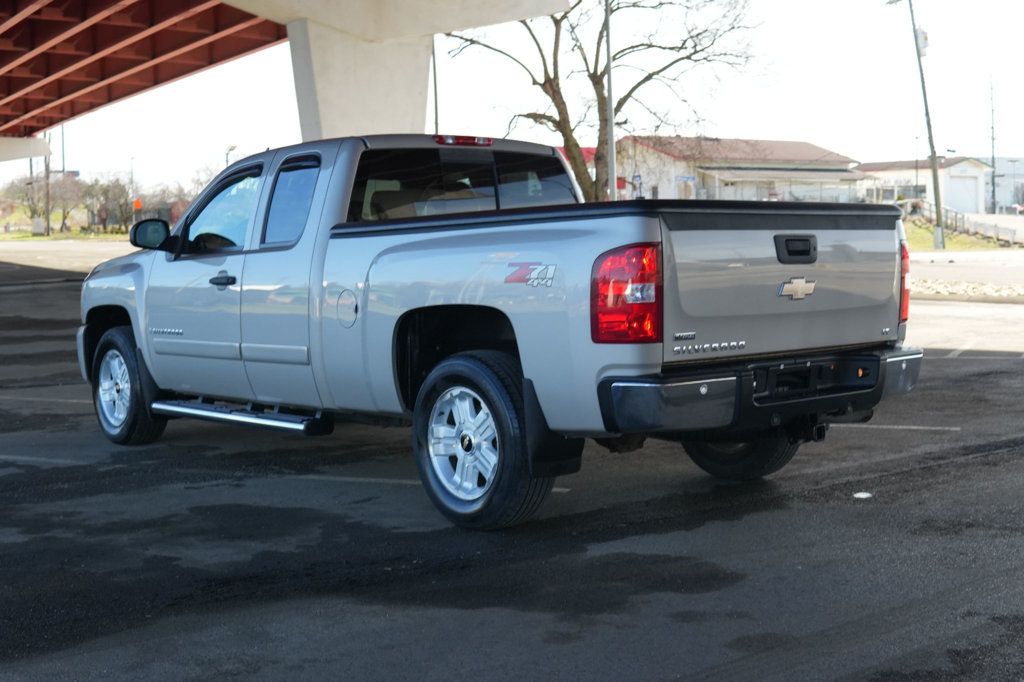 2008 Chevrolet Silverado 1500 4WD Ext Cab 143.5" LT w/2LT - 22987725 - 5