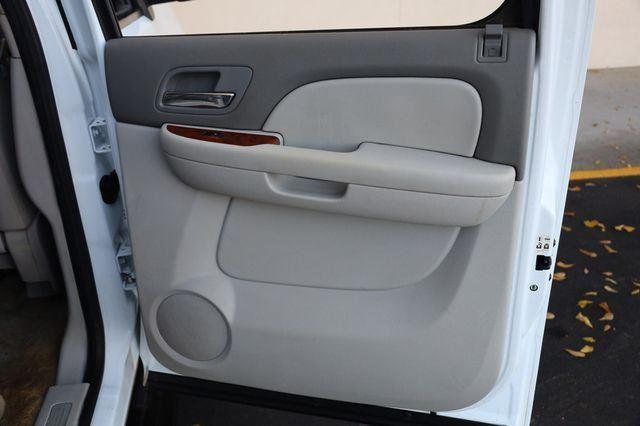 2008 Chevrolet Suburban 1500 LT - 23054635 - 19