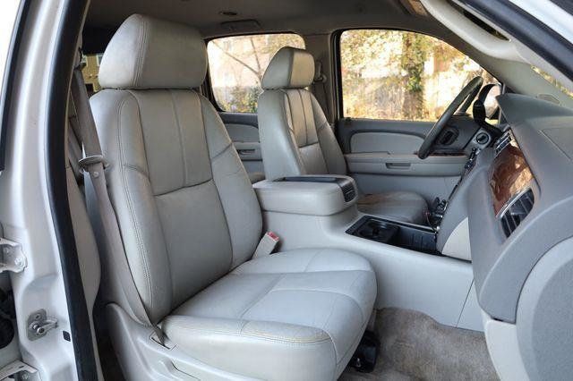 2008 Chevrolet Suburban 1500 LT - 23054635 - 23