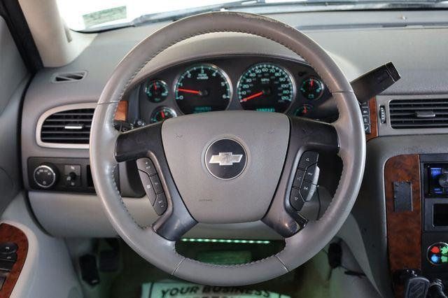 2008 Chevrolet Suburban 1500 LT - 23054635 - 26