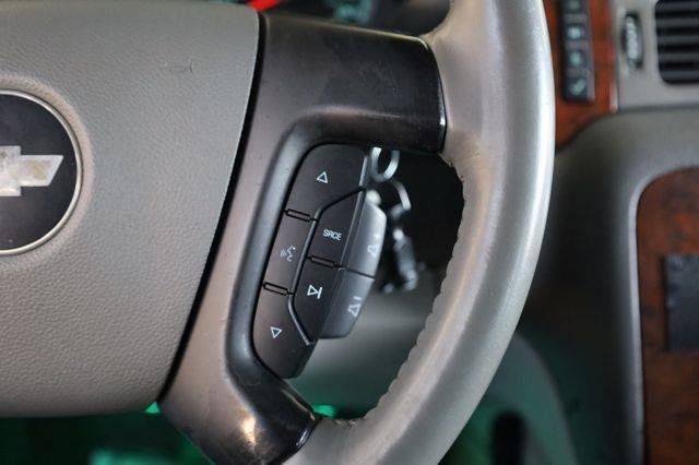 2008 Chevrolet Suburban 1500 LT - 23054635 - 28