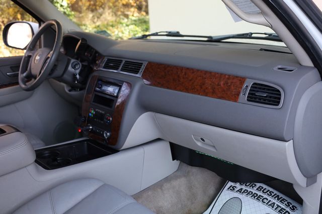 2008 Chevrolet Suburban 2WD 4dr 1500 LT w/1LT - 22951186 - 24