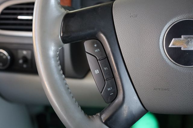 2008 Chevrolet Suburban 2WD 4dr 1500 LT w/1LT - 22951186 - 27