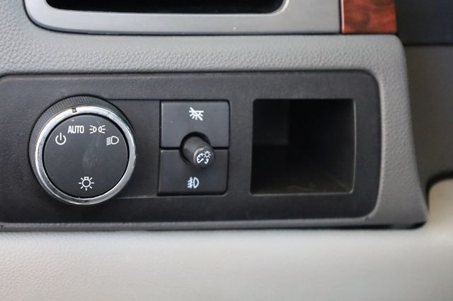 2008 Chevrolet Suburban 2WD 4dr 1500 LT w/1LT - 22951186 - 29