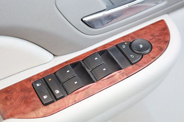 2008 Chevrolet Suburban 2WD 4dr 1500 LT w/1LT - 22951186 - 30