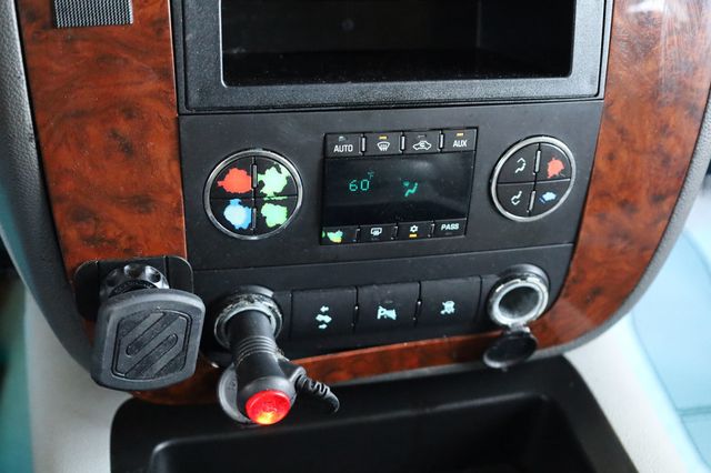 2008 Chevrolet Suburban 2WD 4dr 1500 LT w/1LT - 22951186 - 35