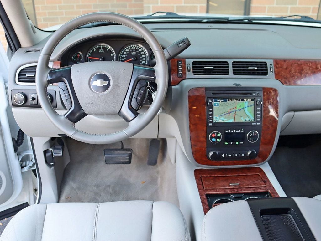 2008 Chevrolet Suburban 1500 LTZ photo 11