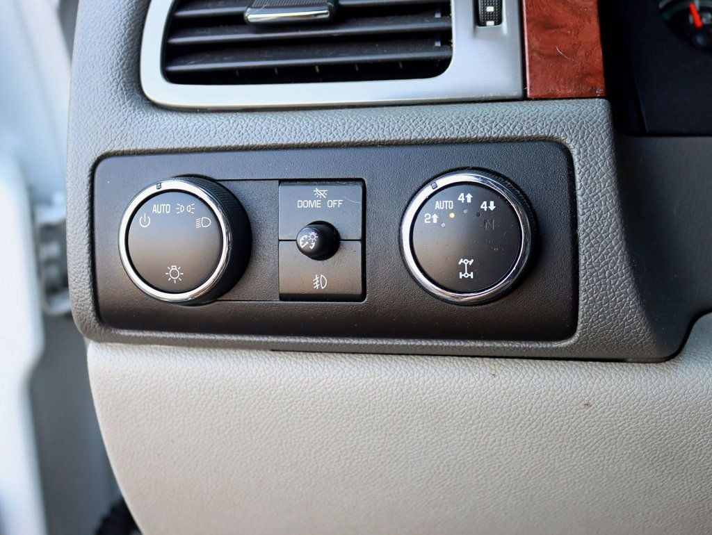 2008 Chevrolet Suburban 1500 LTZ photo 12