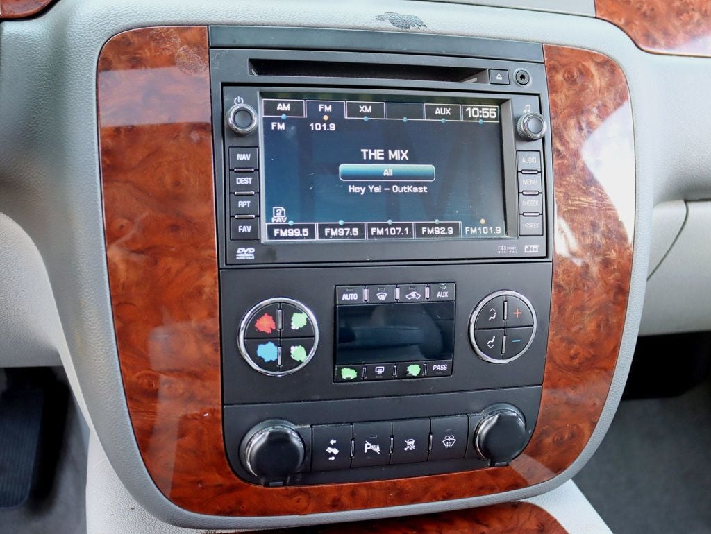 2008 Chevrolet Suburban 1500 LTZ photo 14