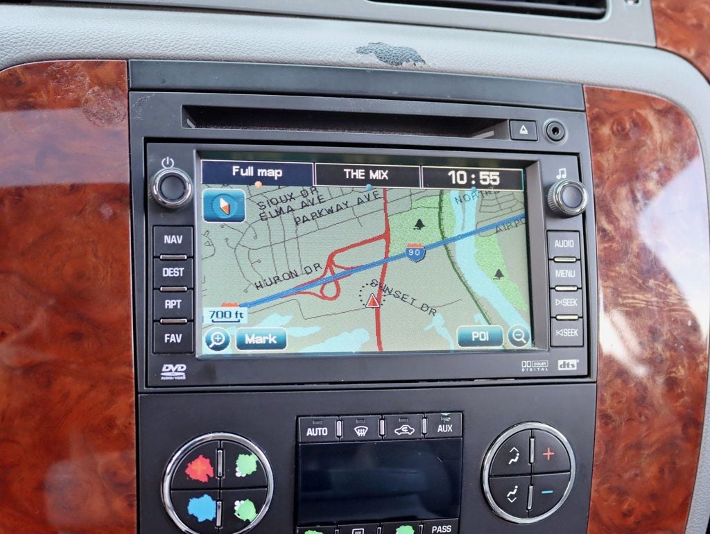 2008 Chevrolet Suburban 1500 LTZ photo 15