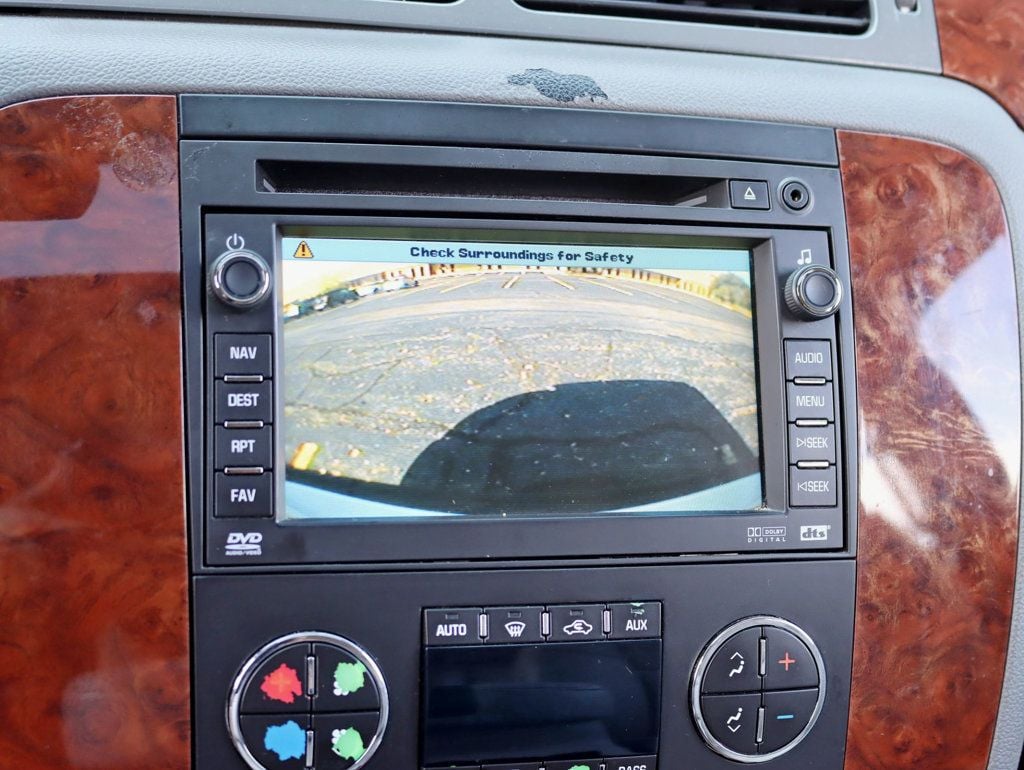 2008 Chevrolet Suburban 1500 LTZ photo 16