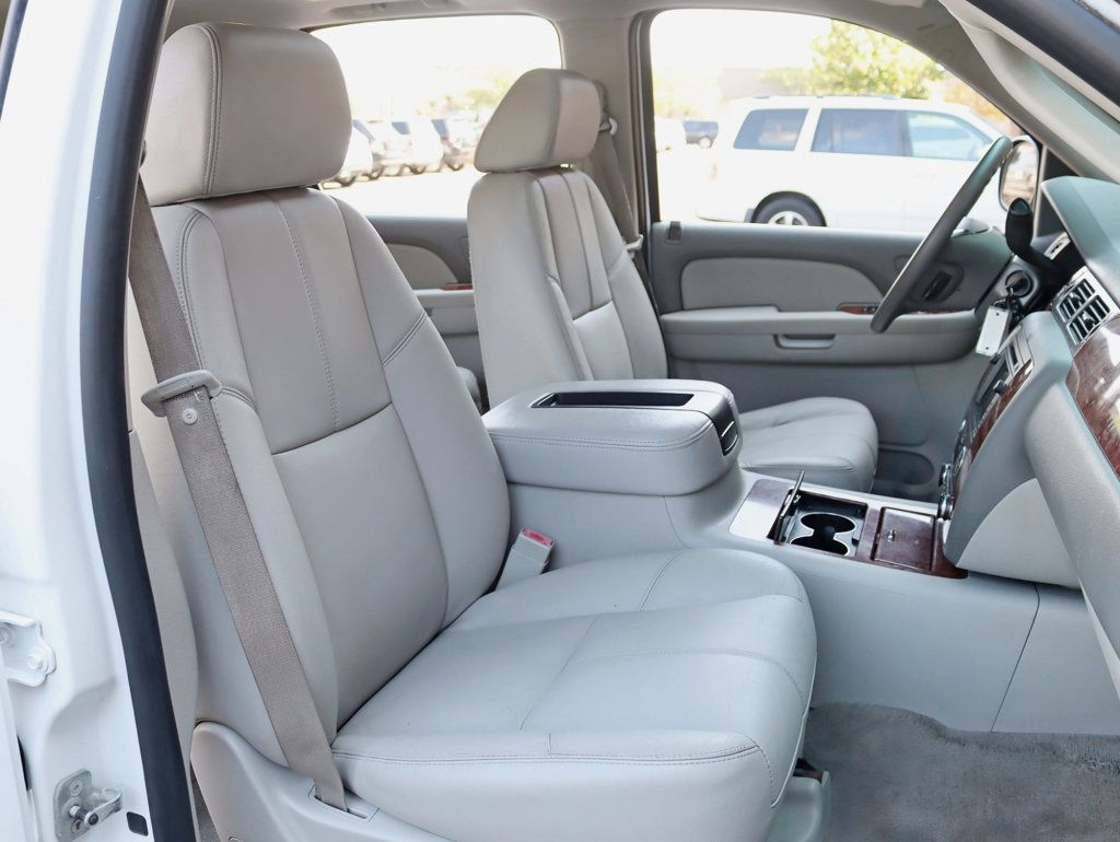 2008 Chevrolet Suburban 1500 LTZ photo 20