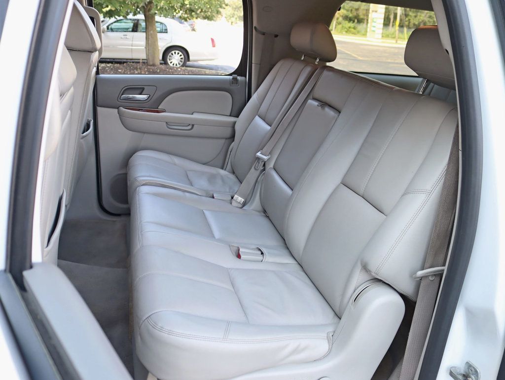 2008 Chevrolet Suburban 1500 LTZ photo 21