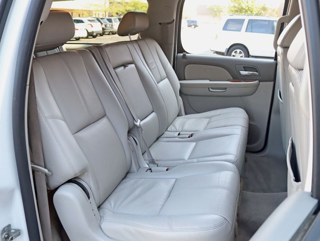 2008 Chevrolet Suburban 1500 LTZ photo 22
