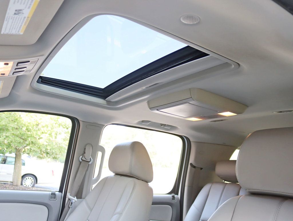 2008 Chevrolet Suburban 1500 LTZ photo 23