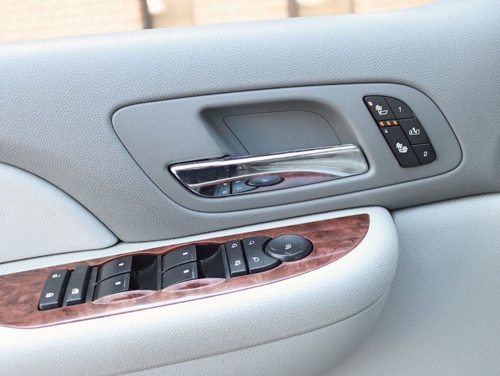 2008 Chevrolet Suburban 1500 LTZ photo 26