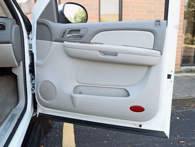 2008 Chevrolet Suburban 4WD 4dr 1500 LTZ - 22918438 - 27