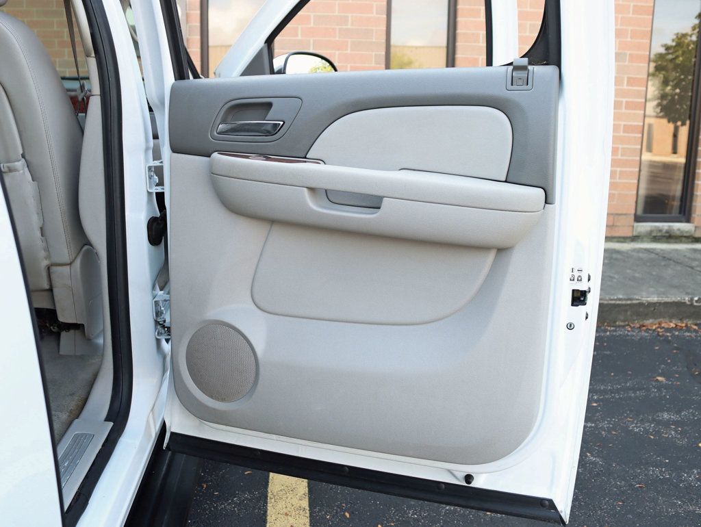 2008 Chevrolet Suburban 4WD 4dr 1500 LTZ - 22918438 - 29