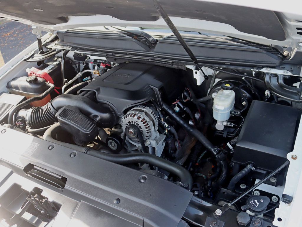 2008 Chevrolet Suburban 1500 LTZ photo 29