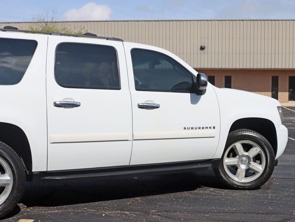 2008 Chevrolet Suburban 1500 LTZ photo 4