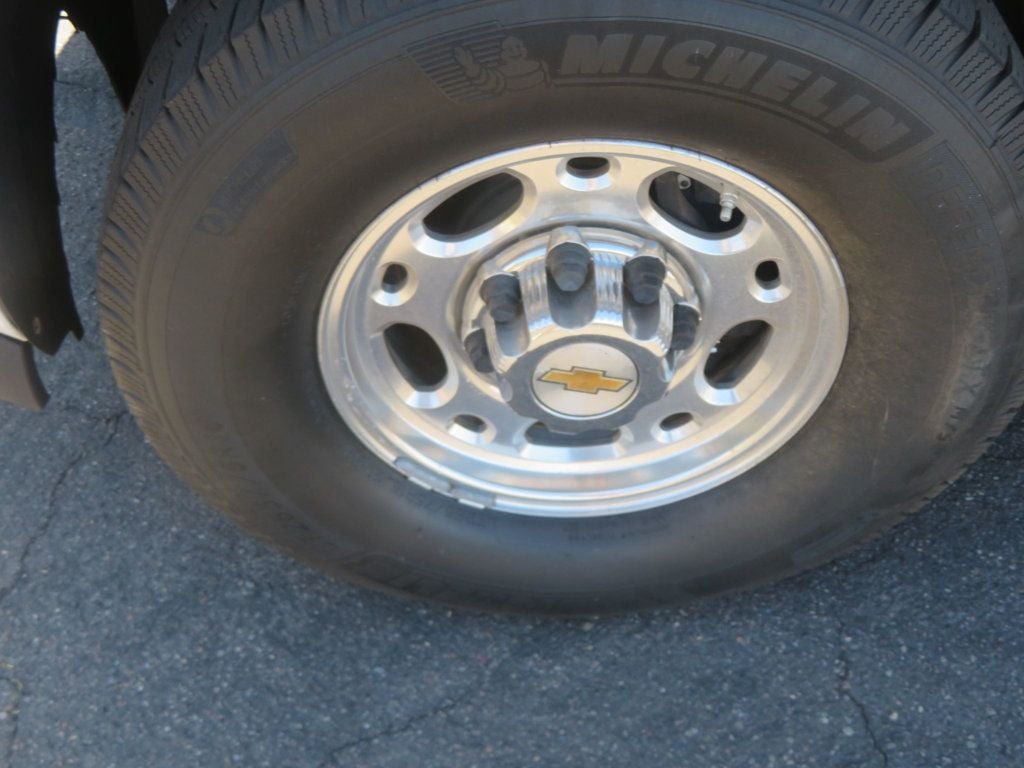 2008 Chevrolet Suburban 4X4 EXTRA CLEAN 2500 CHEVY SUBURBAN 4X4 LOW MILES THIRD ROW SEAT - 23068566 - 14