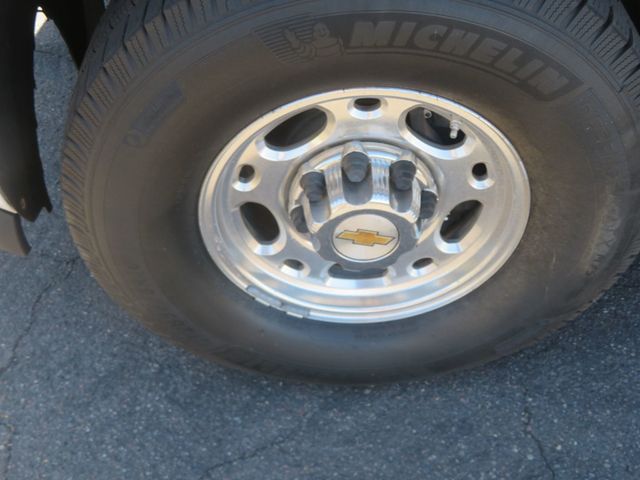 2008 Chevrolet Suburban 4X4 EXTRA CLEAN 2500 CHEVY SUBURBAN 4X4 LOW MILES THIRD ROW SEAT - 23068566 - 14