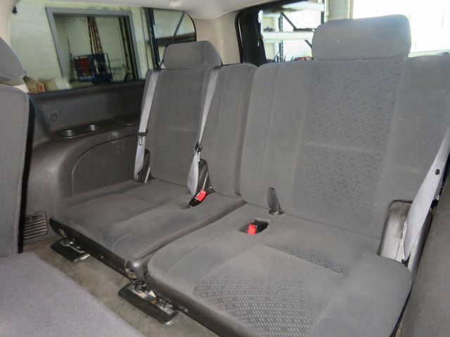 2008 Chevrolet Suburban 4X4 EXTRA CLEAN 2500 CHEVY SUBURBAN 4X4 LOW MILES THIRD ROW SEAT - 23068566 - 23