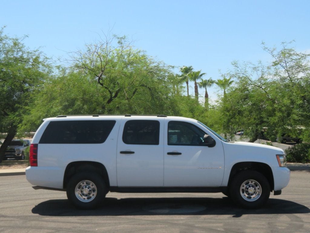 2008 Chevrolet Suburban 4X4 EXTRA CLEAN 2500 CHEVY SUBURBAN 4X4 LOW MILES THIRD ROW SEAT - 23068566 - 2