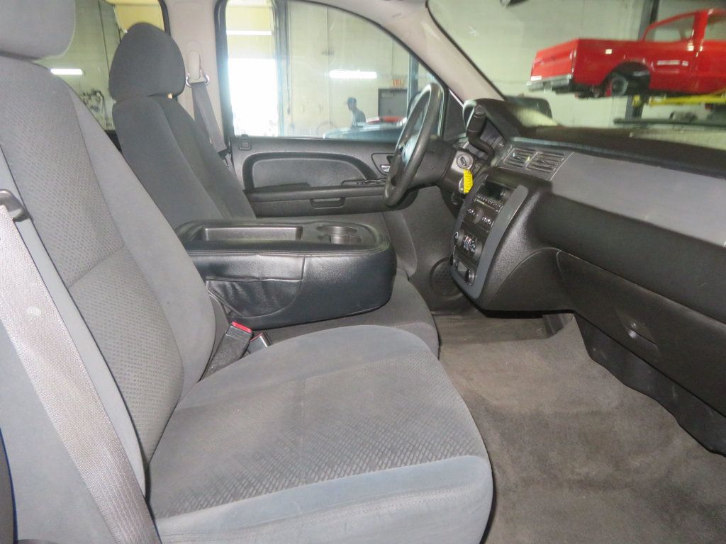 2008 Chevrolet Suburban 4X4 EXTRA CLEAN 2500 CHEVY SUBURBAN 4X4 LOW MILES THIRD ROW SEAT - 23068566 - 30