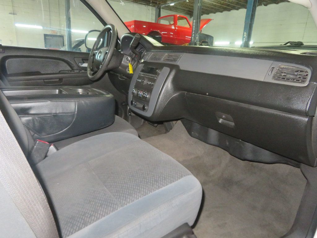 2008 Chevrolet Suburban 4X4 EXTRA CLEAN 2500 CHEVY SUBURBAN 4X4 LOW MILES THIRD ROW SEAT - 23068566 - 32