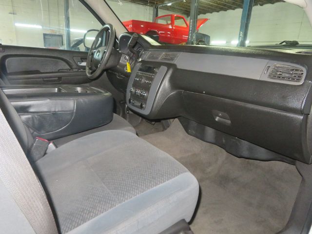 2008 Chevrolet Suburban 4X4 EXTRA CLEAN 2500 CHEVY SUBURBAN 4X4 LOW MILES THIRD ROW SEAT - 23068566 - 32
